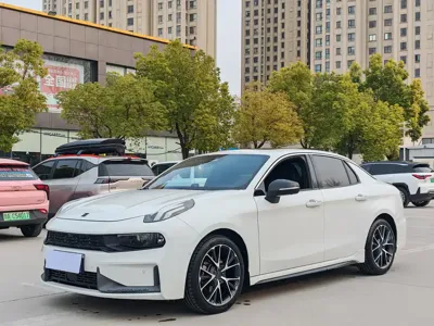 Lynk & Co 03