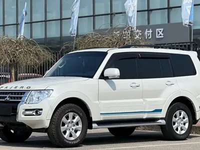 Mitsubishi Pajero (Import)