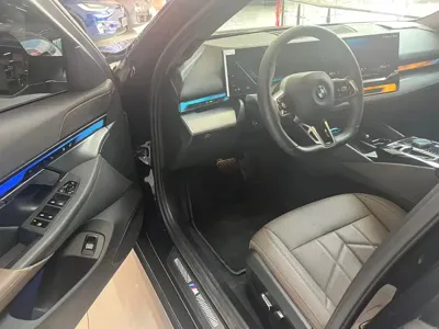 BMW i5