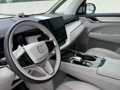 Volvo EM90