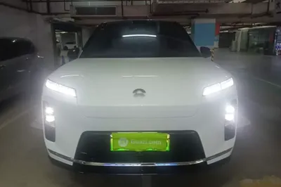Nio ES8