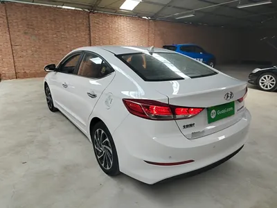 Hyundai Elantra (6th Generation