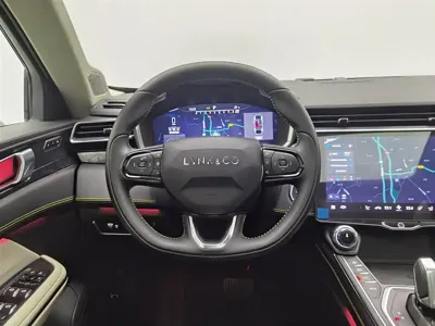 Lynk & Co 05