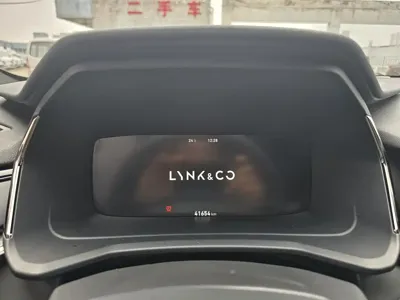 Lynk & Co 06