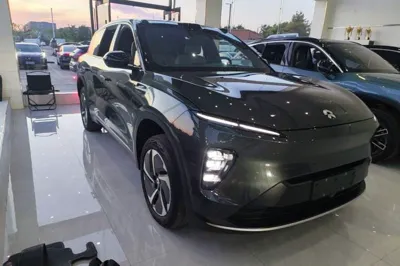 Nio ES8
