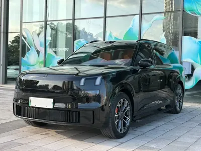 Lynk & Co 领克900