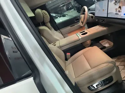 Li Auto Li MEGA