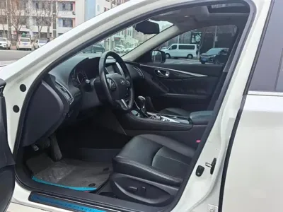 Infiniti Q50L