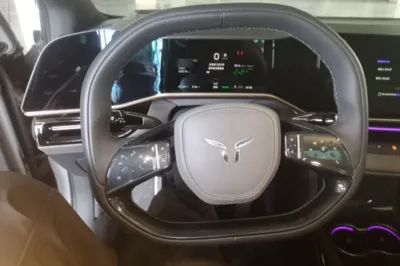 Hongqi EH7