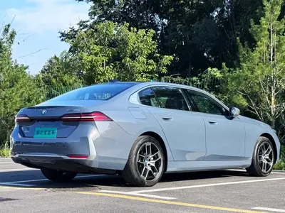 BMW i5