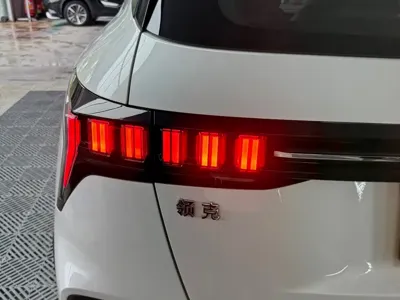 Lynk & Co 06