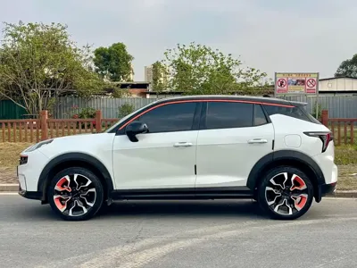 Lynk & Co 06