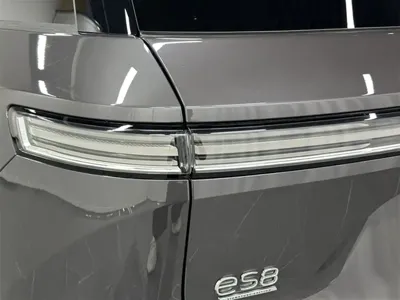 Nio ES8