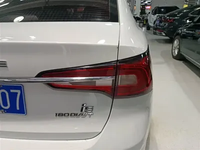 Roewe i5