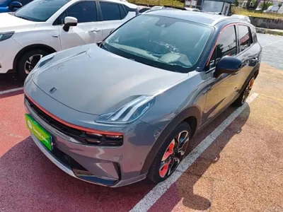 Lynk & Co 06