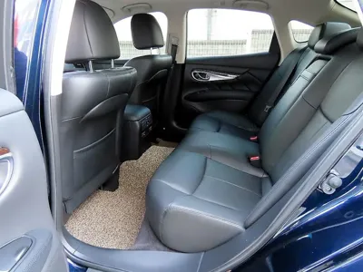 Infiniti Q70