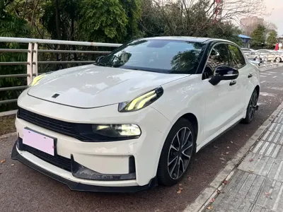 Lynk & Co 03