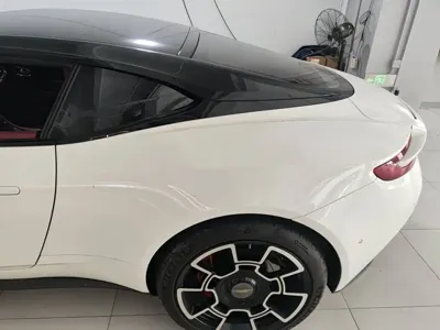 Aston Martin DB11