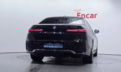 BMW i7