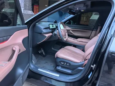 Nio ES8