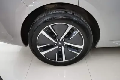 Li Auto L6