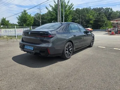 BMW i7