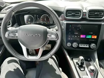 Lynk & Co 03