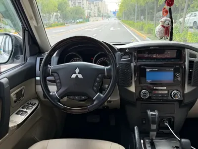 Mitsubishi Pajero (Import)