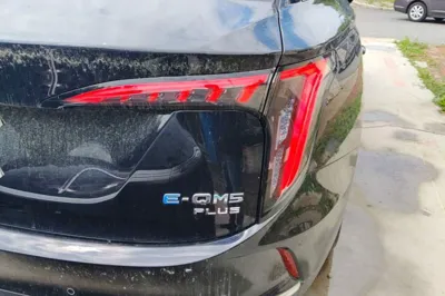 Hongqi E-QM5