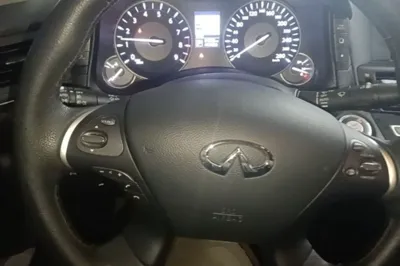 Infiniti Q70