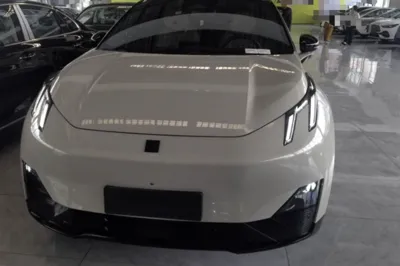 Lynk & Co Z20