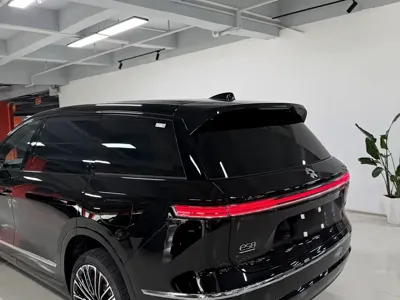 Nio ES8