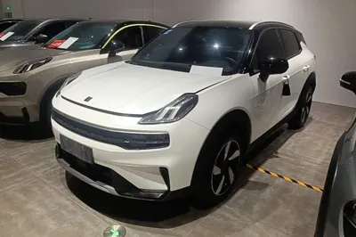 Lynk & Co 06