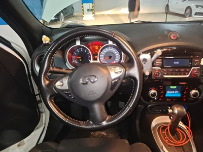 Infiniti ESQ