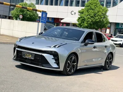 Lynk & Co 03