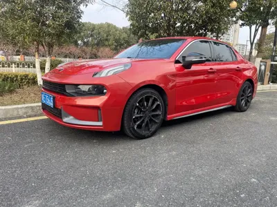 Lynk & Co 03