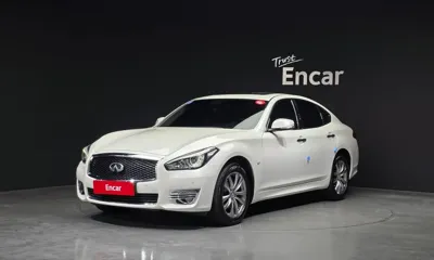 Infiniti Q70