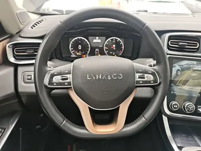 Lynk & Co 01