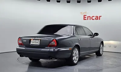 Jaguar XJ-8