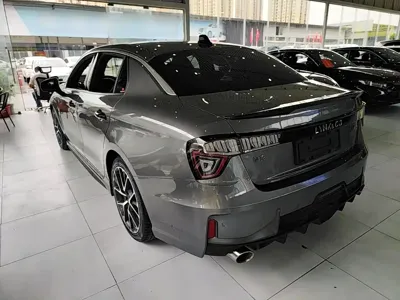 Lynk & Co 03