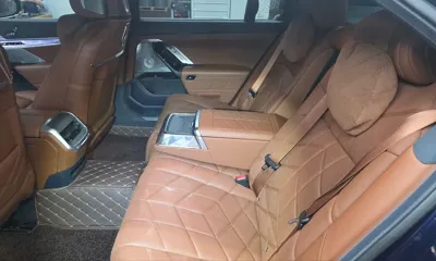 BMW i7