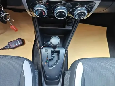 Toyota Yaris L