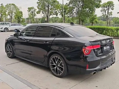 Lynk & Co 03