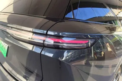 Nio ES8