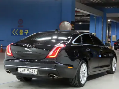 Jaguar XJ