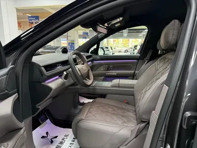 Nio ES8