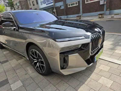 BMW i7