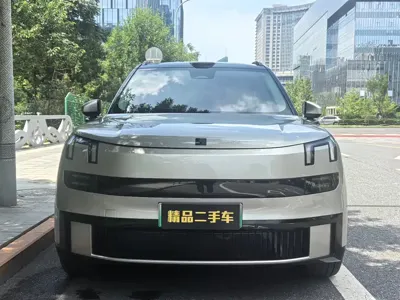 Lynk & Co 领克900