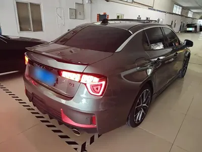 Lynk & Co 03
