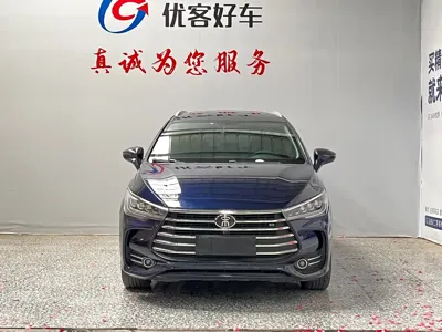 BYD MAX